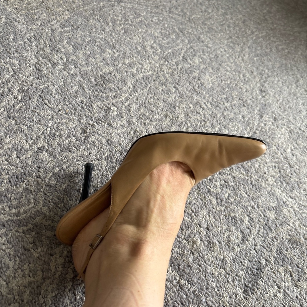 Elegant High Pointy Tan Slingback Heels in 39 - Picture 5 of 6